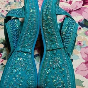 VTG:turquoise Beaded crisscross wedges Step-